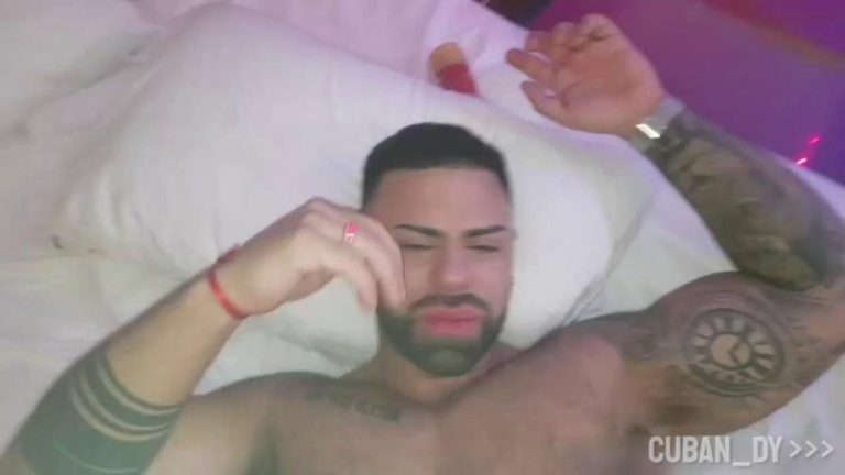 Uncut muscle pig takes it all till he breaks